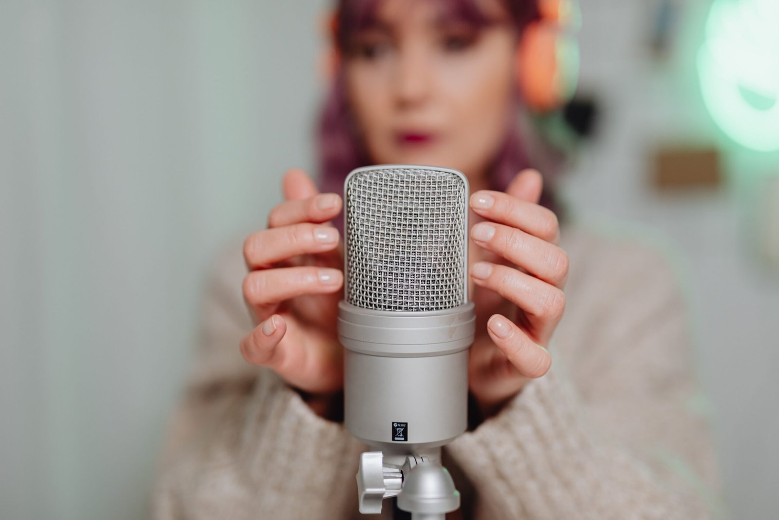 ASMR e cervello: le neuroscienze del rilassamento digitale